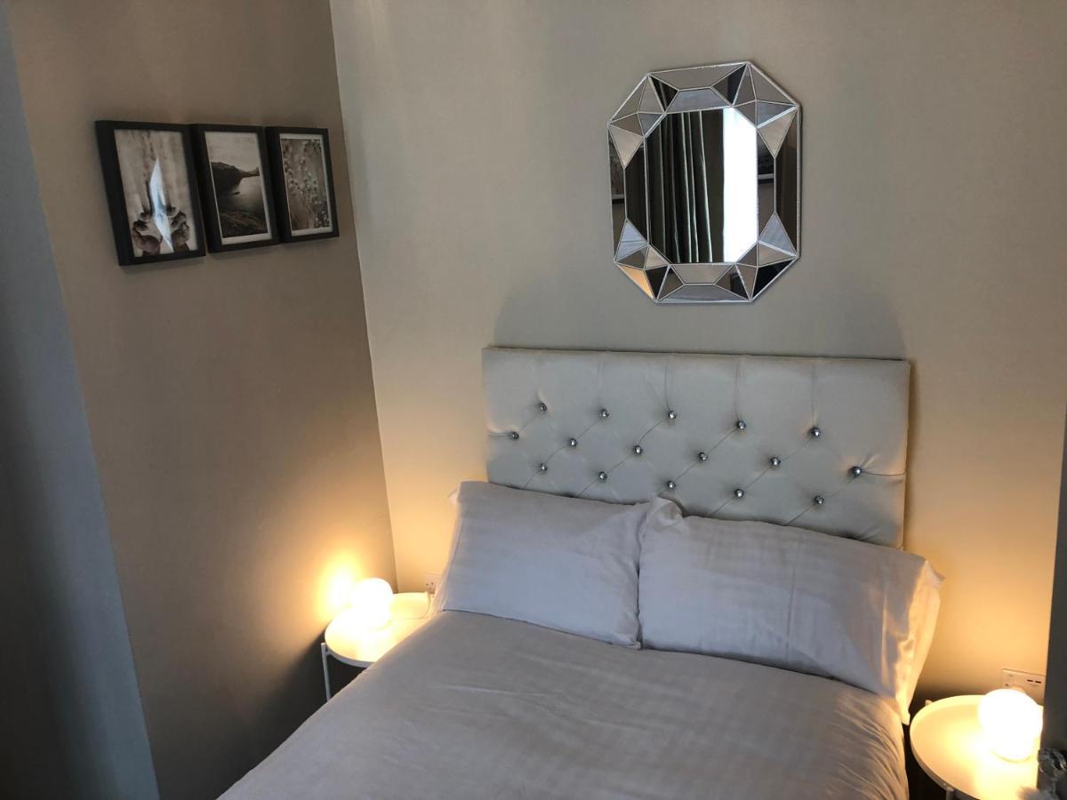 Holiday home 3 Double Bed Brittania Styled Near Lfc Sleeps 6 With Free Business Super Fast Fibre Broadband