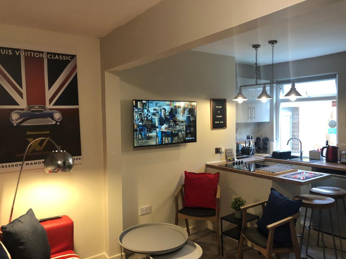 3 Double Bed Brittania Styled Near Lfc Sleeps 6 With Free Business Super Fast Fibre Broadband Holiday home
