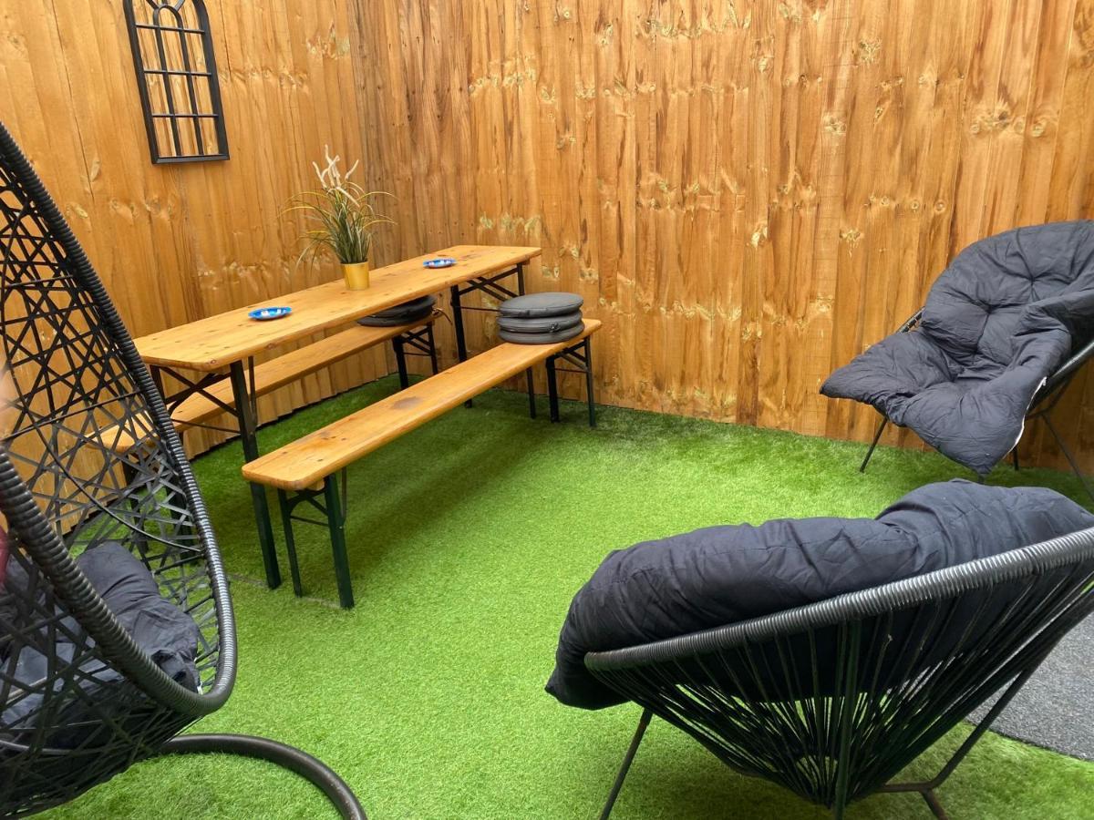 3 Double Bed Brittania Styled Near Lfc Sleeps 6 With Free Business Super Fast Fibre Broadband Holiday home