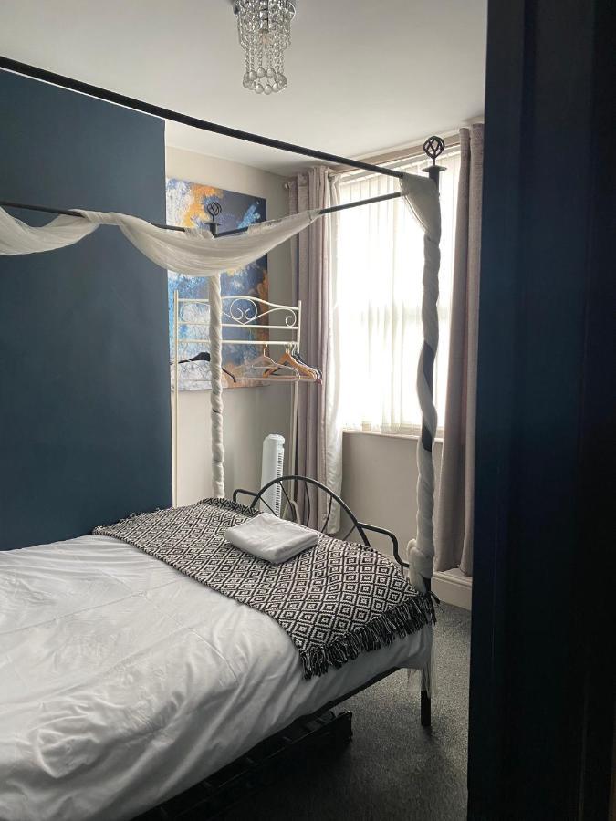 3 Double Bed Brittania Styled Near Lfc Sleeps 6 With Free Business Super Fast Fibre Broadband Holiday home