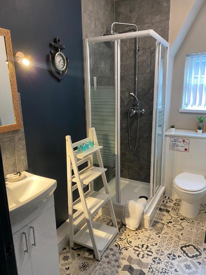 3 Double Bed Brittania Styled Near Lfc Sleeps 6 With Free Business Super Fast Fibre Broadband Holiday home *